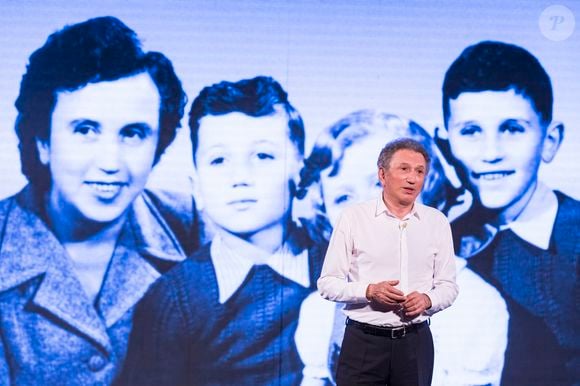Exclusif - Michel Drucker sur scène pour son one man show "Seul.....avec vous" lors du festival de Ramatuelle le 4 aout 2017.
© Cyril Bruneau / Festival de Ramatuelle / Bestimage