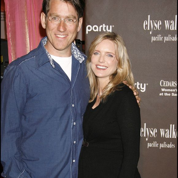 Le 1er janvier 2007, alors qu'elle est l'une des figures du petit écran, Courtney Thorne-Smith a épousé Roger Fishman, un entrepreneur spécialisé dans les contenus vidéo. Mais après 18 ans de mariage, le couple est sur le point de se séparer officiellement, rapporte "People".

Courteney Thorne-Smith et son mari Roger Fishman, lors d'un événement au profit de la recherche sur le cancer à Santa Monica, le 8 septembre 2007. ALAIN ROLLAND / MAXIMA PROD / BESTIMAGE