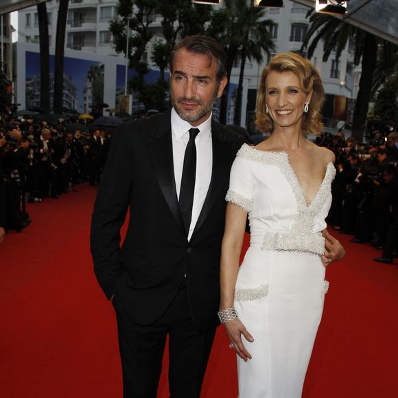 Jean Dujardin et Alexandra Lamy - Montée des marches du film "Thérèse Desqueyroux" pour la cérémonie de clôture du 65e festival du film de cannes le 27 mai 2012. ©JACOVIDES-BORDE-MOREAU / BESTIMAGE