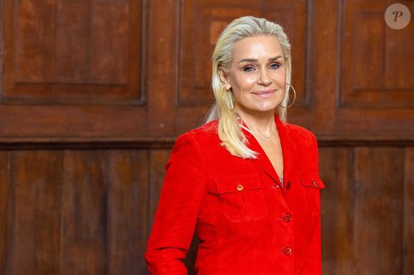 Yolanda Hadid pose lors de la présentation de l'émission "Next Top Model" à Amsterdam le 2 septembre 2022.
