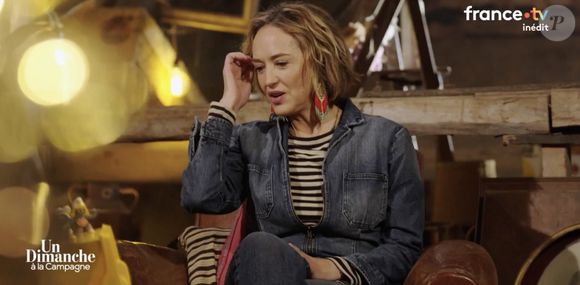 Hélène de Fougerolles dans Un dimanche à la campagne sur France 2