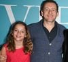 Après avoir retrouvé la scène en 2025 avec son spectacle "Clown n'est pas un métier !!", l'artiste de 60 ans s'est lancé dans un projet inédit : "Johnny Biloute", sa première série destinée à Netflix.

Dany Boon avec sa fille Sarah - Avant-première du film "La Vie pour de vrai" au cinéma Pathé Wepler à Paris © Coadic Guirec/Bestimage