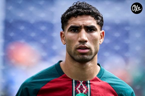 Achraf Hakimi et Ousmane Dembélé l’ont aussitôt taquiné dans les commentaires sur ce choix musical.

Achraf Hakimi  à l'échauffement d'avant-match des joueurs de Maroc. Photo par Elyxandro Cegarra / PsnewZ / Bestimage