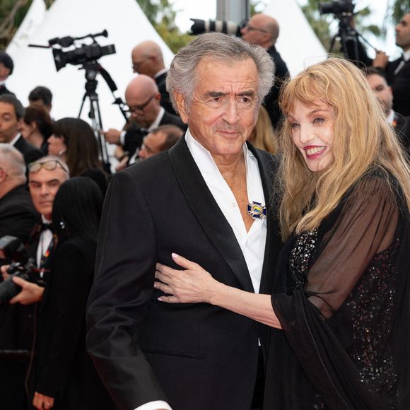 Bernard-Henri Lévy, Arielle Dombasle - Montée des marches du film « Partir un jour » pour la cérémonie d’ouverture du 78ème Festival International du Film de Cannes, au Palais des Festivals à Cannes. Le 13 mai 2025
© Olivier Borde / Bestimage