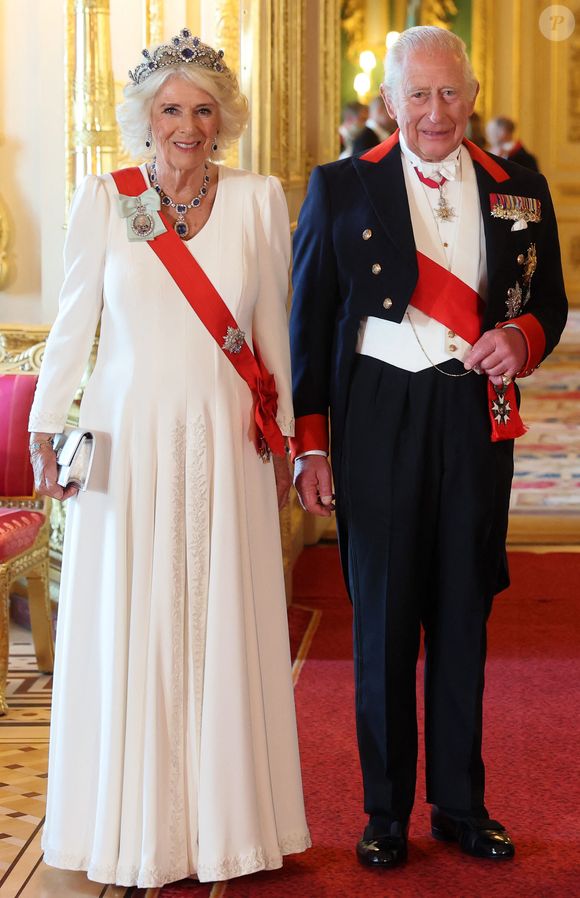 Le président Emmanuel Macron et sa femme Brigitte Macron lors d'un dîner d'état au chateau de Windsor avec le roi Charles III d'Angleterre et la reine consort Camilla le 8 juillet 2025.

Chris Jackson/WPA-Pool / Julien Burton via Bestimage