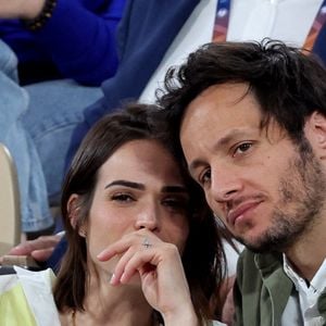 Le chanteur Vianney et sa femme Catherine Robert en tribunes lors des Internationaux de France de Tennis de Roland Garros 2025, à Paris, France, le 6 juin 2025. © Jacovides-Moreau/Bestimage
