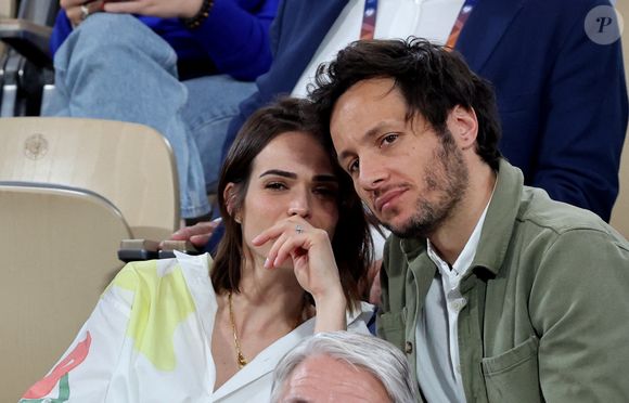Le chanteur Vianney et sa femme Catherine Robert en tribunes lors des Internationaux de France de Tennis de Roland Garros 2025, à Paris, France, le 6 juin 2025. © Jacovides-Moreau/Bestimage