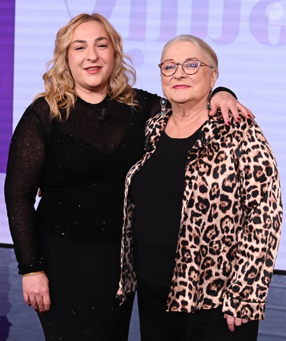En remontant le fil de sa propre enfance, la comédienne a expliqué pourquoi le rapport à la nourriture occupe une place si centrale dans le quotidien du petit-fils de Josiane Balasko. 

Exclusif - Josiane Balasko et sa fille Marilou Berry en backstage de l'enregistrement de l'émission "Famille je vous aime" présentée par M.Drucker. © Gaffiot-Perusseau/Bestimage