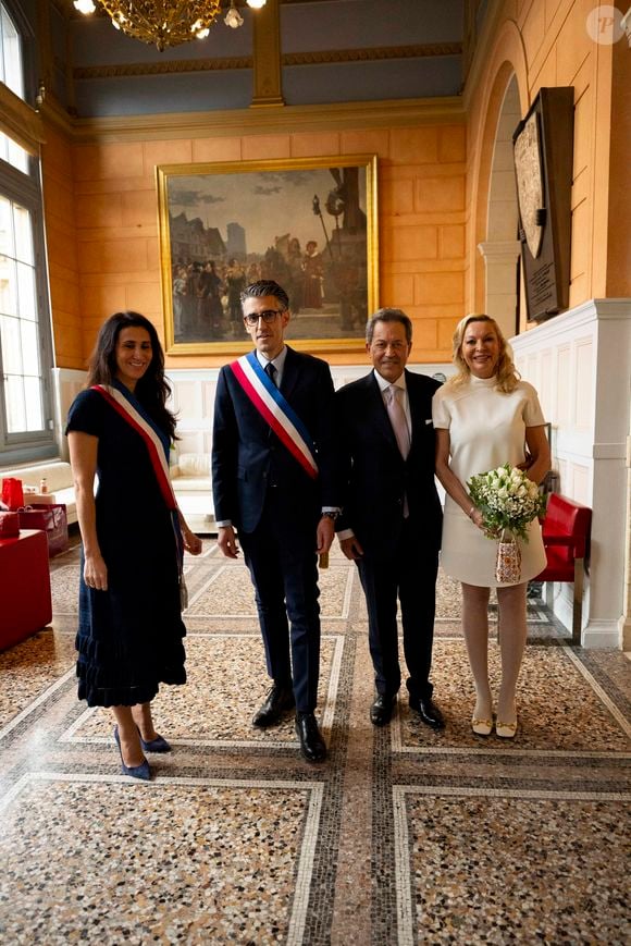 Samia Badat Karam, Jérémy Redler, maire du 16ème arrondissement, Georges Fenech et Amélie Leperre-Dimeglio - Mariage civil de Georges Fenech et Amélie Leperre-Dimeglio à la mairie du 16ème arrondissement de Paris le 31 janvier 2026.

© Pierre Perusseau / Bestimage