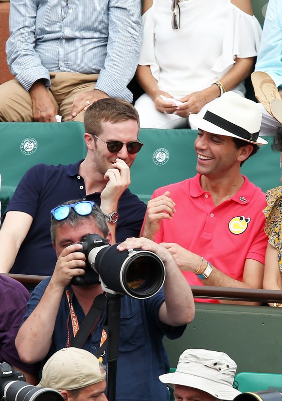 Le chanteur Mika et son compagnon Andy Dermanis - People dans les tribunes lors de la finale homme des Internationaux de Tennis de Roland-Garros à Paris le 11 juin 2017.
© Dominique Jacovides-Cyril Moreau / Bestimage