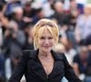 Pour faire face à la maladie, elle s’est créé une figure imaginaire : un cow-boy.

Clémentine Célarié lors du photocall du film « Si Tu Penses Bien » (Think Good) au 79e Festival international du film de Cannes, en France, le 16 mai 2026. © Jacovides-Moreau/bestimage