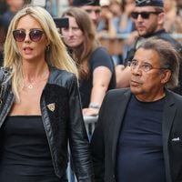 Ultime hommage à l'Homme en noir à Paris : la compagne de Laurent Voulzy attire tous les regards... car son allure est au coeur du débat !
