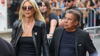 Ultime hommage à l'Homme en noir à Paris : la compagne de Laurent Voulzy attire tous les regards... car son allure est au coeur du débat !