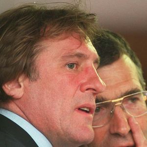 Rétro - Décès de Gérard Bourgoin ancien président de l'AJA, victime d'une crise cardiaque à l'âge de 85 ans en rentrant du match Auxerre-Strasbourg - Archives - Gérard Depardieu et  Gérard Bourgoin au match entre Auxerre et Nîmes en finale de Coupe de France. MAX COLIN / BESTIMAGE