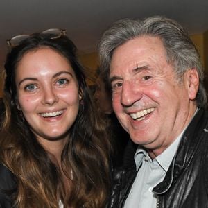 La famille s'agrandit pour Emmanuelle Béart et Daniel Auteuil !

Exclusif - Daniel Auteuil et sa fille Nelly au concert de Dave à Bobino à Paris.

Photo : Coadic Guirec / Bestimage