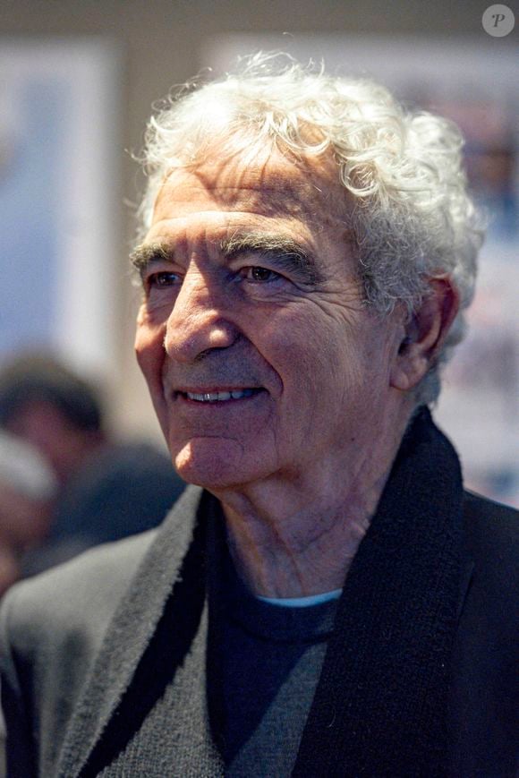 En mai 2025, il avait été aperçu à Roland-Garros aux côtés d’une nouvelle compagne, avec laquelle il échangeait des gestes de complicité. 

Raymond Domenech participe à une rencontre Football passion lors du Festival Sport, Littérature et Cinéma à l'Institut Lumière à Lyon le 31/01/2026. © Sandrine Thesillat / PsnewZ / Bestimage