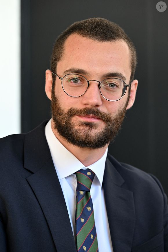 Louis Sarkozy a dédicacé son nouveau livre "Napoléon Bonaparte, l'empire des livres" dans le cadre de la Semaine du Libraire à Menton où il a ensuite participé à une conférence sur Napoléon, le 15 mai 2025. © Bruno Bebert/Bestimage