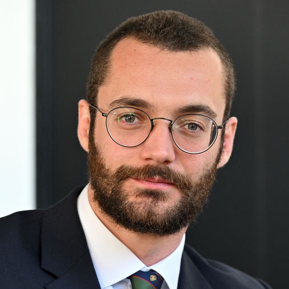 Louis Sarkozy a dédicacé son nouveau livre "Napoléon Bonaparte, l'empire des livres" dans le cadre de la Semaine du Libraire à Menton où il a ensuite participé à une conférence sur Napoléon, le 15 mai 2025. © Bruno Bebert/Bestimage