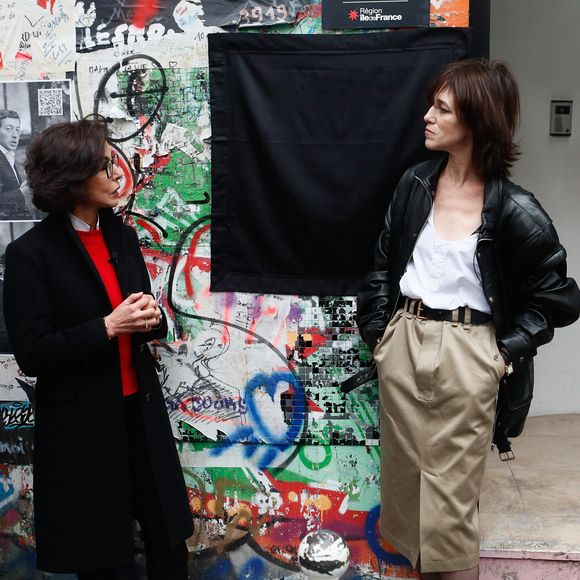 Selon la station, l'ancienne demeure mythique de Serge Gainsbourg, transformée en musée en 2022 par sa fille, Charlotte Gainsbourg, a été placée en cessation de paiement : la Maison Gainsbourg a en effet accumulé environ 1,5 million d'euros de dettes.

Charlotte Gainsbourg, Rachida Dati (ministre de la culture) lors de la cérémonie de dévoilement de la plaque "Maison des Illustres" de la Maison Gainsbourg à Paris, France, le 2 avril 2024. © Christophe Clovis/Bestimage