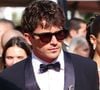 La collection mêle pièces décontractées et références plus directement liées à son univers automobile. 

Charles Leclerc et sa femme Alexandra (Saint Mleux) - Montée des marches du film "La vie d'une femme" lors du 79ème Festival International du Film de Cannes, le 14 mai 2026. © Denis Guignebourg/Bestimage