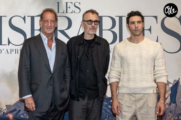 Vincent Lindon, Fred Cavayé et Tahar Rahim. Les acteurs du film « Les Misérables » du réalisateur français Fred Cavayé assistent à une projection en avant-première spéciale à l'UGC Ciné Cité de Bordeaux, en France, le 4 octobre 2026. Photo de Margot Le Gonidec/ABACAPRESS.COM
