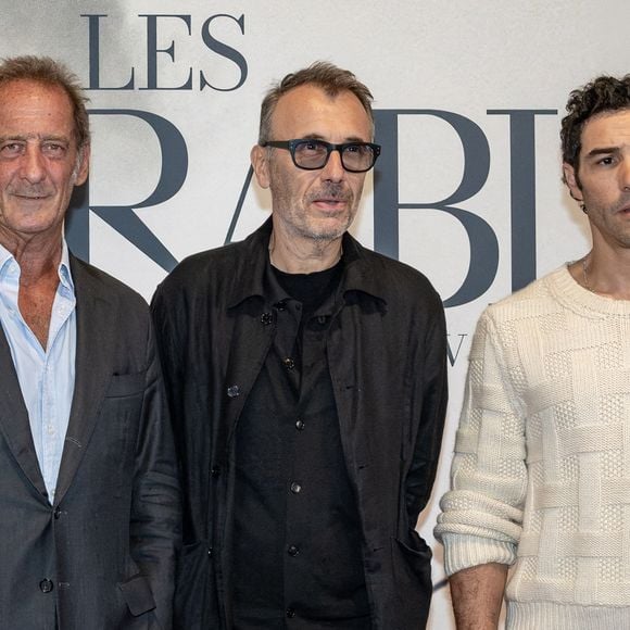 Vincent Lindon, Fred Cavayé et Tahar Rahim. Les acteurs du film « Les Misérables » du réalisateur français Fred Cavayé assistent à une projection en avant-première spéciale à l'UGC Ciné Cité de Bordeaux, en France, le 4 octobre 2026. Photo de Margot Le Gonidec/ABACAPRESS.COM