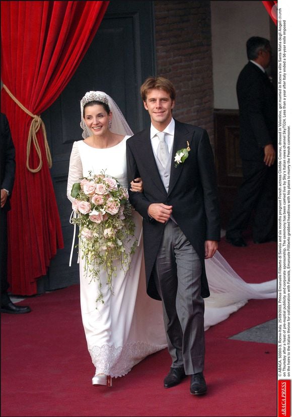 Le Prince Emmanuel Philibert de Savoie et l'actrice française Clotilde Courau, enceinte de six mois et vêtue de Valentino, se sont mariés jeudi dans l'église Santa Maria degli Angeli à Rome le 25 septembre 2003. © ABACA.