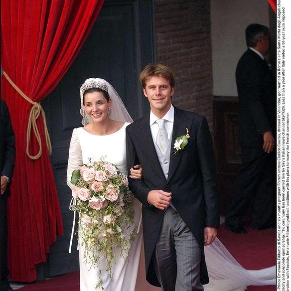 Le Prince Emmanuel Philibert de Savoie et l'actrice française Clotilde Courau, enceinte de six mois et vêtue de Valentino, se sont mariés jeudi dans l'église Santa Maria degli Angeli à Rome le 25 septembre 2003. © ABACA.