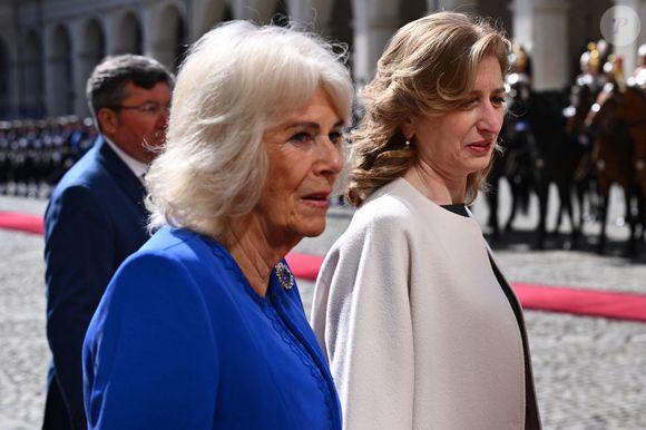 Le roi Charles III d'Angleterre et Camilla Parker Bowles, reine consort d'Angleterre, accueillis par Sergio Mattarella, le président italien, à leur arrivée au palais du Quirinal à Rome, le 7 avril 2025. 
© Zuma Press / Bestimage