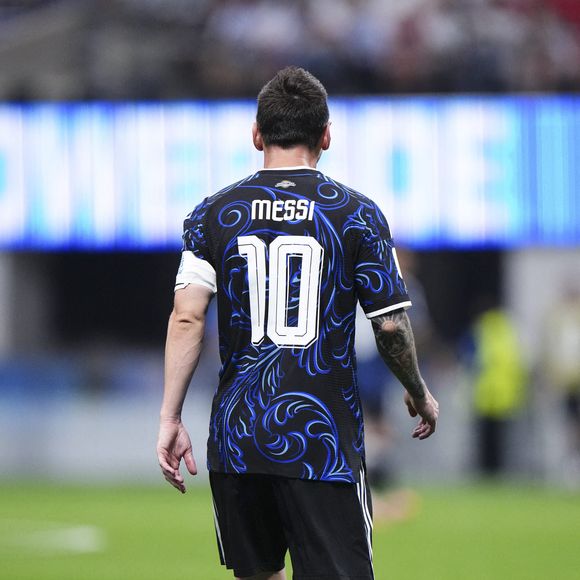 15 juillet 2026, Atlanta, Géorgie, États-Unis : l'Argentin Lionel Messi observe le match de demi-finale de la Coupe du monde de la FIFA 2026 opposant l'Angleterre à l'Argentine, à l'Atlanta Stadium, le 15 juillet 2026 à Atlanta, en Géorgie. (Crédit photo : © Jose Breton/AFP7 via ZUMA Press Wire/ABACAPRESS.COM)