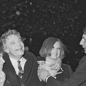 Brigitte Bardot et Gunther Sachs fêtent leur anniversaire de mariage chez Raspoutine à Paris en 1967.

DANIEL ANGELI / BESTIMAGE