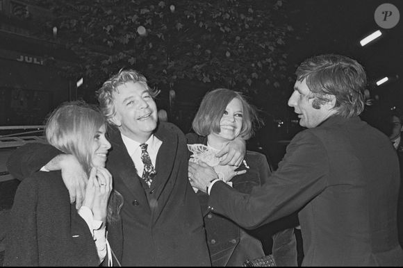 Brigitte Bardot et Gunther Sachs fêtent leur anniversaire de mariage chez Raspoutine à Paris en 1967.

DANIEL ANGELI / BESTIMAGE