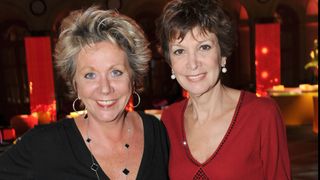 "Aliénor est née il y a deux mois" : Un an après le départ de Catherine Laborde, sa sœur Françoise retrouve le sourire