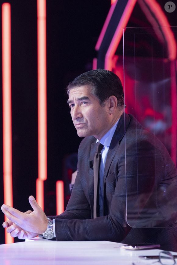 Karim Zeribi annonce son départ de la chaîne.

Exclusif - Karim Zeribi sur le plateau de l'émission TPMP (Touche pas à mon post) en direct sur C8 le 1er octobre 2020.

© Jack Tribeca / Bestimage
