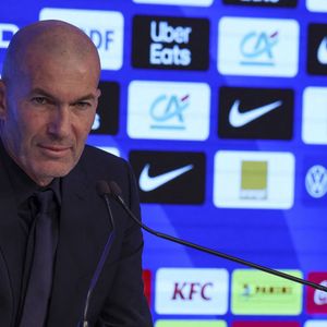 Le sélectionneur de l'équipe de France de football Zinédine Zidane lors d'une conférence de presse pour dévoiler le groupe retenu pour les prochains matchs de la Ligue des nations au siège de la FFF à Paris, France, le 18 septembre 2026. © Michael Baucher / Psnewz/Bestimage