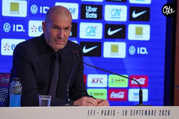 Le sélectionneur de l'équipe de France de football Zinédine Zidane lors d'une conférence de presse pour dévoiler le groupe retenu pour les prochains matchs de la Ligue des nations au siège de la FFF à Paris, France, le 18 septembre 2026. © Michael Baucher / Psnewz/Bestimage
