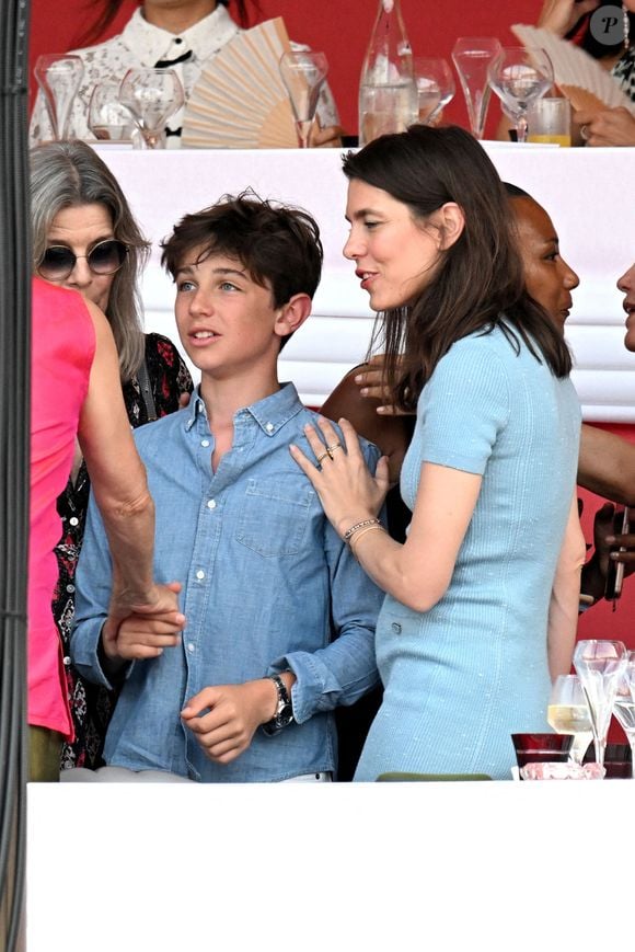 La princesse Caroline de Hanovre, sa fille Charlotte Casiraghi, son fils, né de son union avec Gad Elmaleh, Raphael, lors deà la 2eme journée du Jumping International de Monte-Carlo, le 4 juillet 2024. La compétition se déroule sur le port Hercule à Monaco, du 3 juillet au 5 juillet. © Bruno Bebert/Bestimage