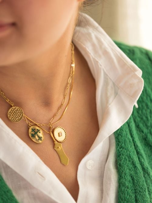 Or ou argent : vers quelle couleur de bijou se tourner pour illuminer au mieux son teint ?