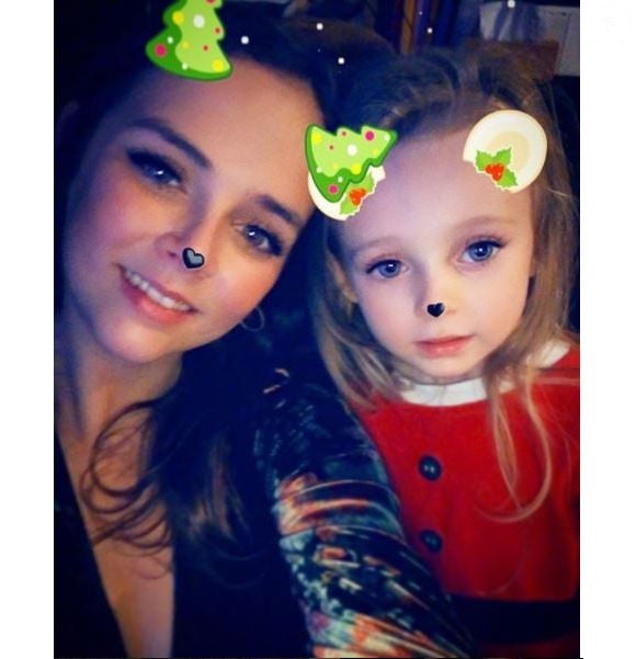 Pauline Ducruet et sa demi-soeur Linoué, fille de Daniel Ducruet et de sa compagne Kelly, photo Instagram lors de Noël 2017