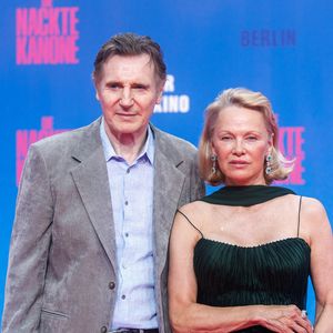 Même si les acteurs de "The Naked Man" se montrent très proches sur les tapis rouges

Pamela Anderson, Liam Neeson, Erica Huggins - Première du film "Naked Gun" à Berlin, le 24 juillet 2025 AGENCE / BESTIMAGE
