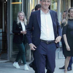 Exclusif - Raphaël Glucksmann - Législatives 2024 - Les représentants des partis politiques arrivent dans les locaux de TF1 pour une interview pendant le journal de 20H entre les deux tours le 1er juillet 2024.

© Jonathan Rebboah / Panoramic / Bestimage