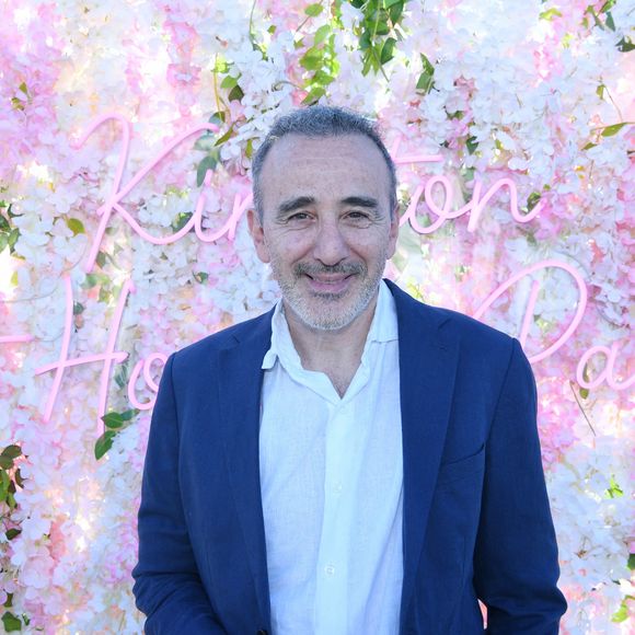 Elie Semoun est un homme heureux.

Élie Semoun - Le rooftop du Kimpton St Honoré Paris accueille tous les dimanches "Fifi & Charles" (les chefs Philippine Jaillet et Charles Neyers). Chaque dimanche, Parisiens et visiteurs découvriront une cuisine vibrante et contemporaine, dans l’un des plus beaux lieux de Paris.
© Rachid Bellak / Bestimage