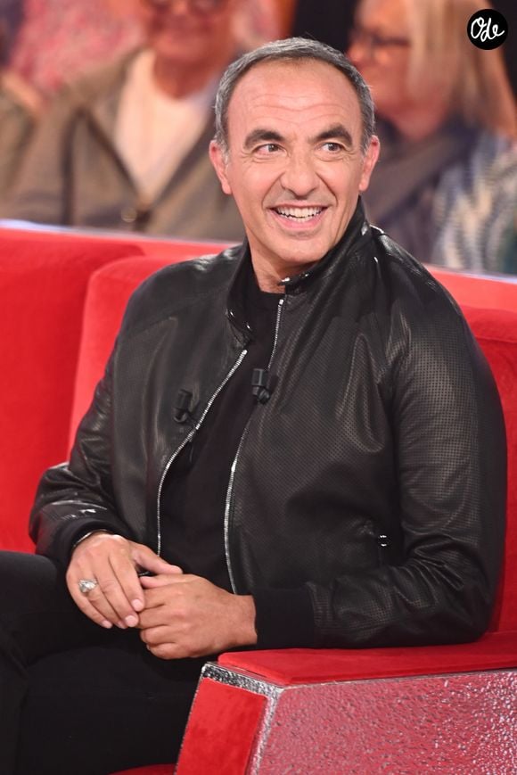 Exclusif - Nikos Aliagas lors de l'enregistrement de l'émission Vivement dimanche au studio Rive gauche, présentée par M.Drucker, diffusée sur France 3 le 21 juin 2026, à Paris, France, le 20 mai 2026. © Guillaume Gaffiot/Bestimage