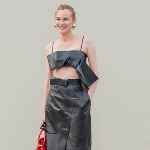 Le soir, Diane Kruger reprend la même routine et veille également à se démaquiller avec des produits de la marque Uriage.
Diane Kruger aux arrivées au défilé Givenchy Collection Femme Prêt-à-Porter Automne/Hiver 2026-2027 lors de la Fashion Week de Paris (PFW) à l'Hotel National des Invalides, à Paris, France, le 6 mars 2026.
© Backgrid USA / Bestimage