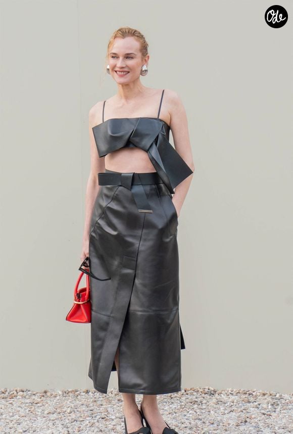Le soir, Diane Kruger reprend la même routine et veille également à se démaquiller avec des produits de la marque Uriage.

Diane Kruger aux arrivées au défilé Givenchy Collection Femme Prêt-à-Porter Automne/Hiver 2026-2027 lors de la Fashion Week de Paris (PFW) à l'Hotel National des Invalides, à Paris, France, le 6 mars 2026.

© Backgrid USA / Bestimage