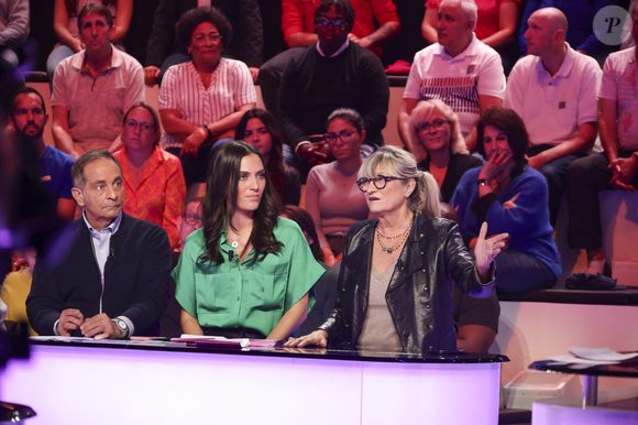 Laurent Fontaine, Shana Loustau, Christine Bravo, sur le plateau de "TBT9" présenté par Cyril Hanouna, et diffusé en direct sur W9, Paris, France, le 16 octobre 2025. 

© Jack Tribeca / Bestimage