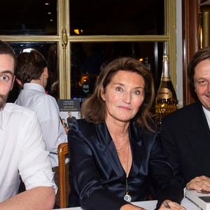 Exclusif - Louis Sarkozy et sa mère Cécilia Attias avec Jean-Luc Allavena - Signature du livre "Une envie de désaccord(s)" aux Editions Plon de C. Attias et L. Sarkozy au restaurant Lucas Carton à Paris, le 23 octobre 2019.
© Julio Piatti/Bestimage
