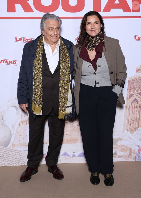 “J’ai toujours été un sentimental, mais je l’exprime peut-être plus aujourd’hui qu’avant. Ma femme Isabelle et moi, on forme une équipe de vie et de travail formidable. J’ai entièrement confiance en elle, en son talent et en ses goûts”, avait confié Christian Clavier à Gala en 2011

Christian Clavier et sa femme Isabelle de Araujo - Avant-première du film "Le Routard" au cinéma Max Linder à Paris le 24 mars 2025. © Denis Guignebourg/Bestimage