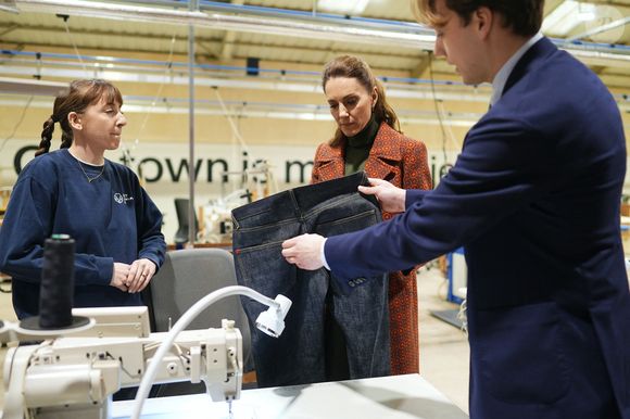©Alpha Press 03/02/2026
Kate Princesse de Galles Catherine Katherine Duchesse de Cambridge Middleton
Visite de la société Hiut Denim Jeans à Cardigan, Pays de Galles