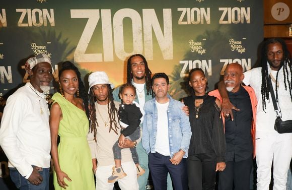 Lucile Kancel, Sloan Decombes, Nelson Foix, Jamel Debbouze, a guest, Philippe Calodat et Don Snoop au photocall de la première du film Zion au cinéma Le Grand Rex à Paris, France, le 4 avril 2025. © Coadic Guirec/Bestimage